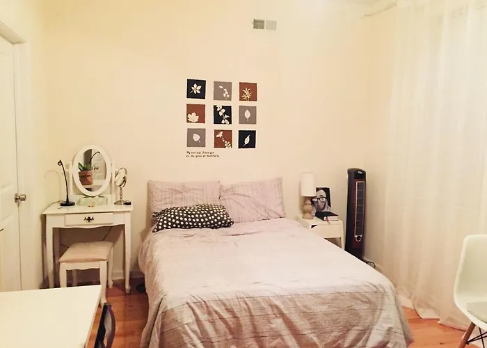 Cozy Bedrooms At University City In Philadelphia